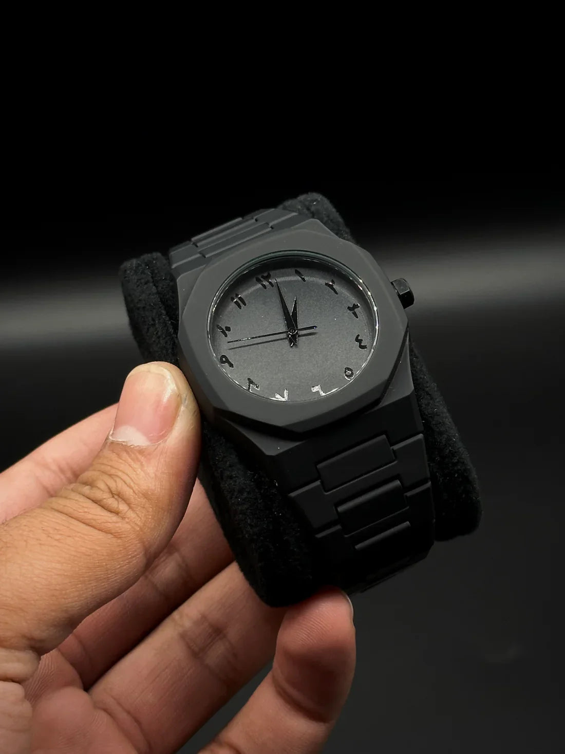 Auru Watch – Elegant, Modern, and Intelligent